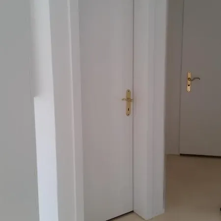 Gaestezimmer Mit Gartenblick *