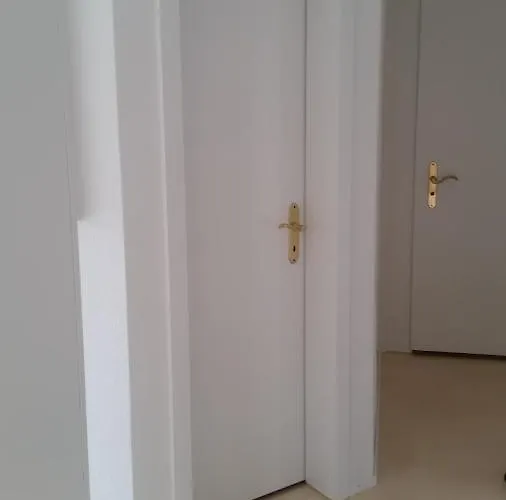 Gaestezimmer Mit Gartenblick *